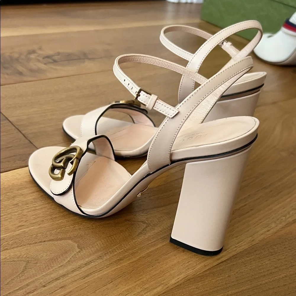 Gucci Cream Heels with Gold Accent - Picture 3 of 9